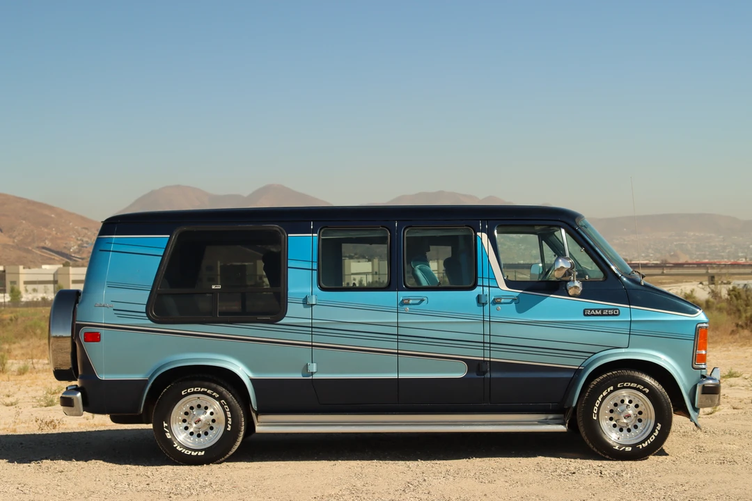 1991 Dodge Ram Van - Image 15 of 31