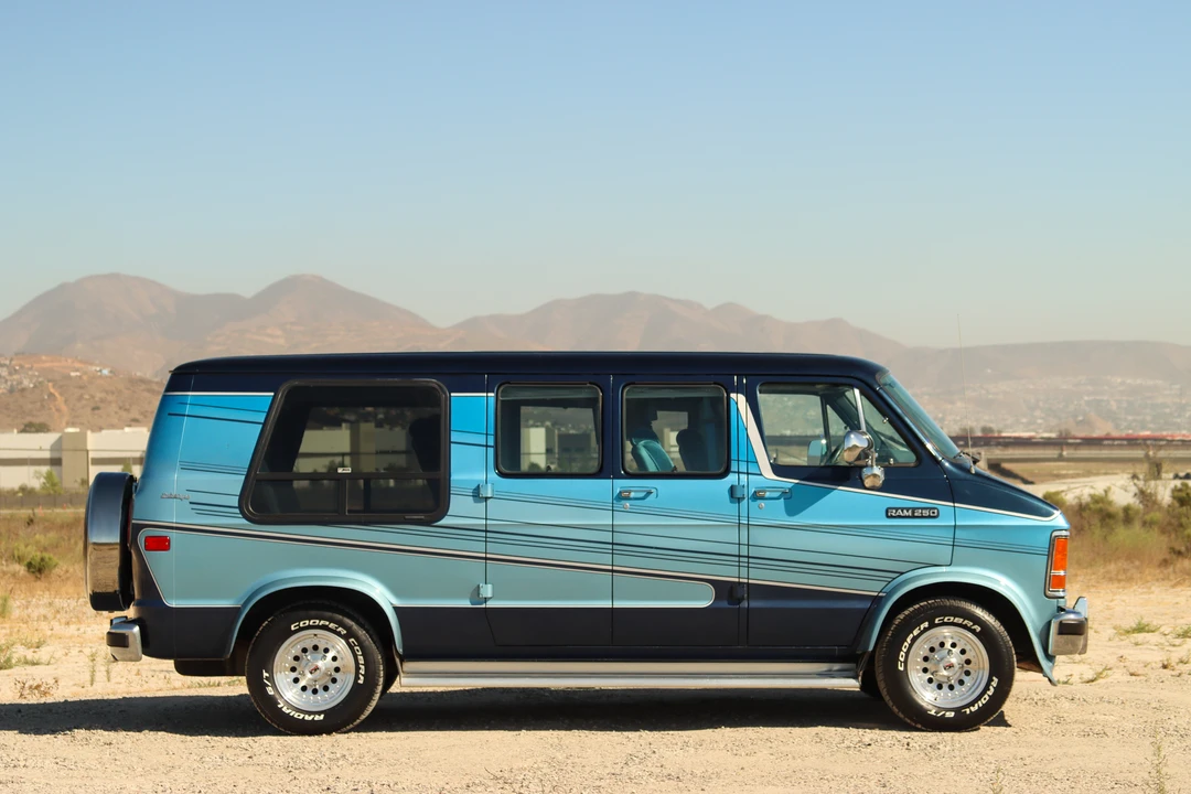 1991 Dodge Ram Van - Image 14 of 31