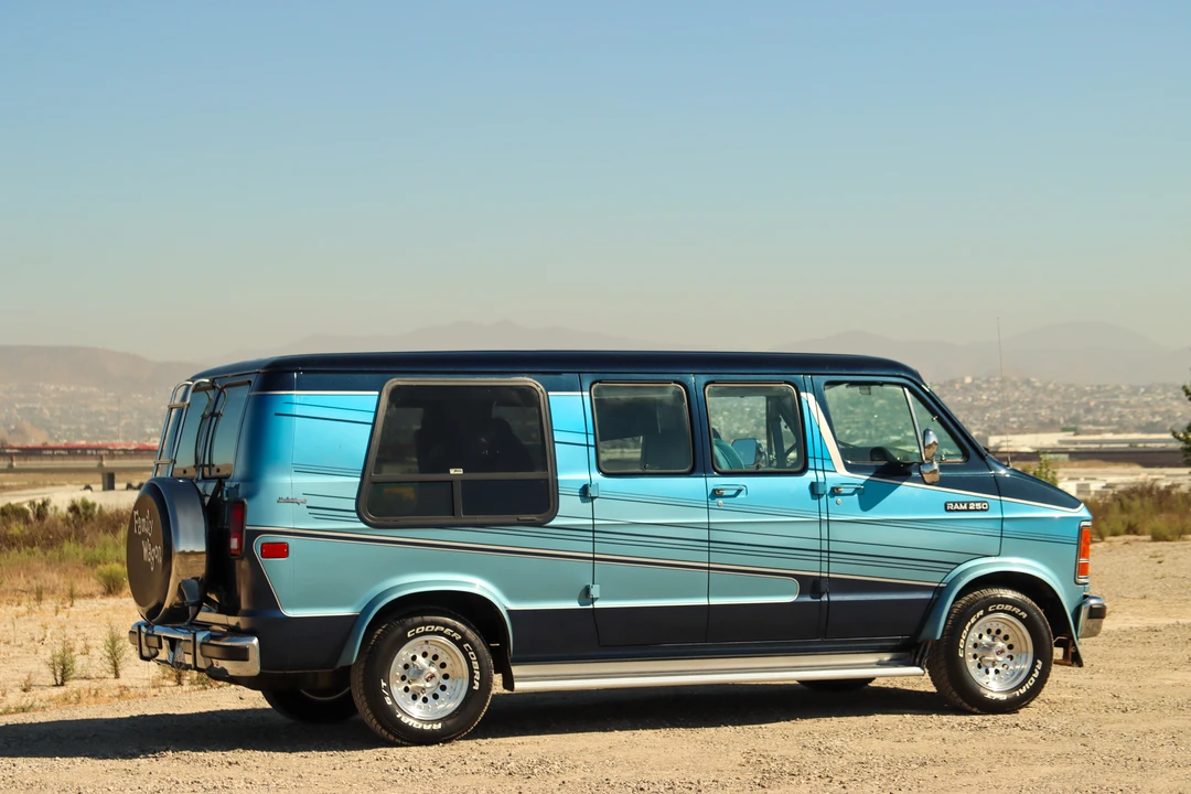 1991 Dodge Ram Van - Image 18 of 31