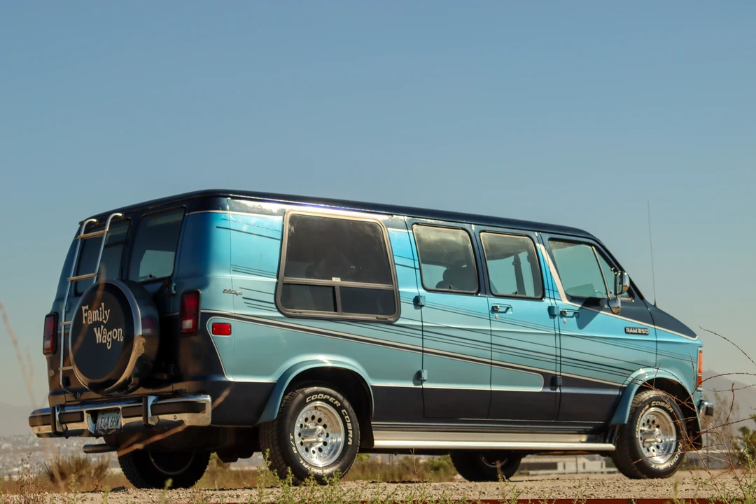 1991 Dodge Ram Van - Image 23 of 31