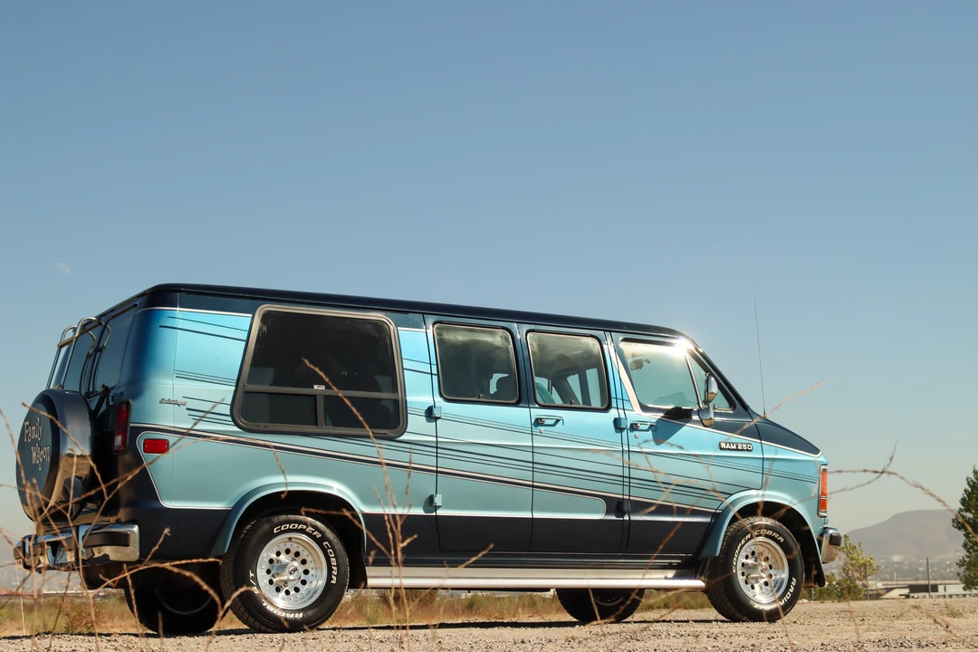1991 Dodge Ram Van - Image 19 of 31