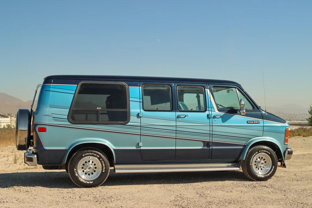 1991 Dodge Ram Van - Image 17 of 31