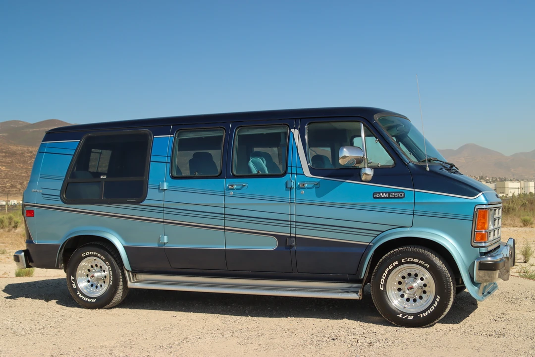 1991 Dodge Ram Van - Image 10 of 31