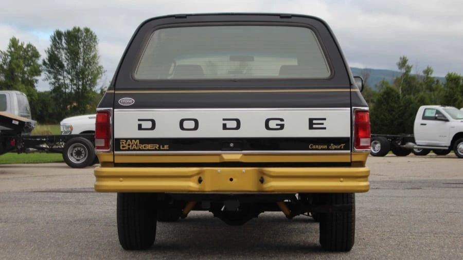 1991 Dodge Ramcharger - Image 9 of 13