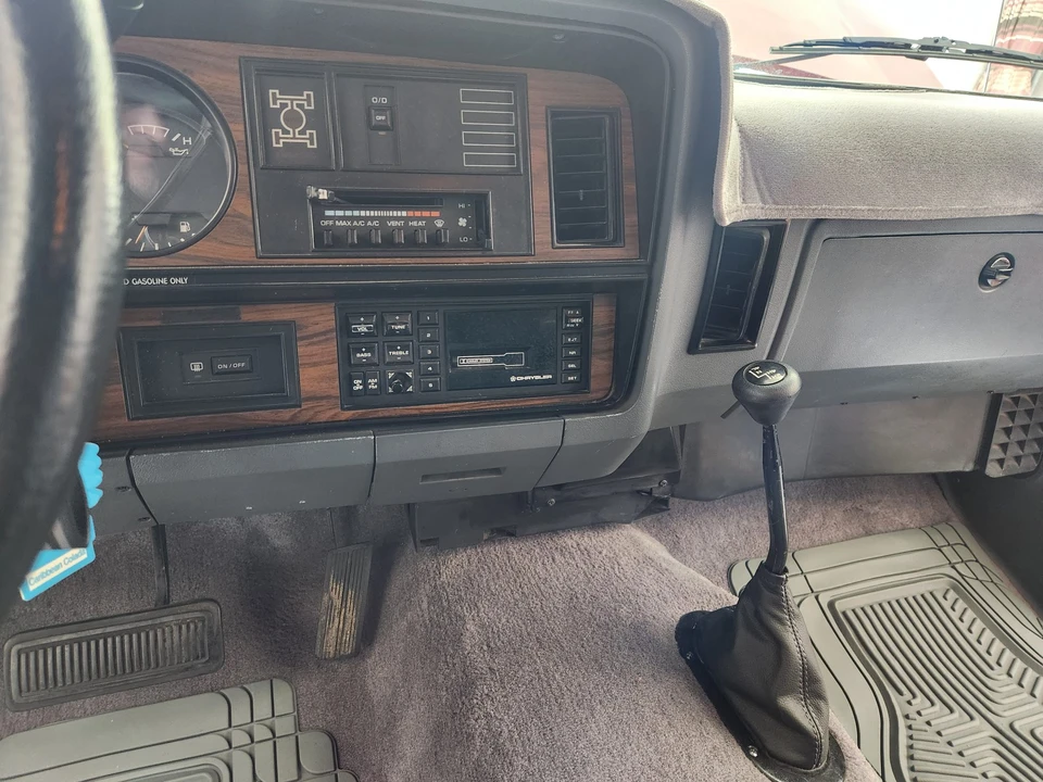 1991 Dodge Ramcharger - Image 25 of 31