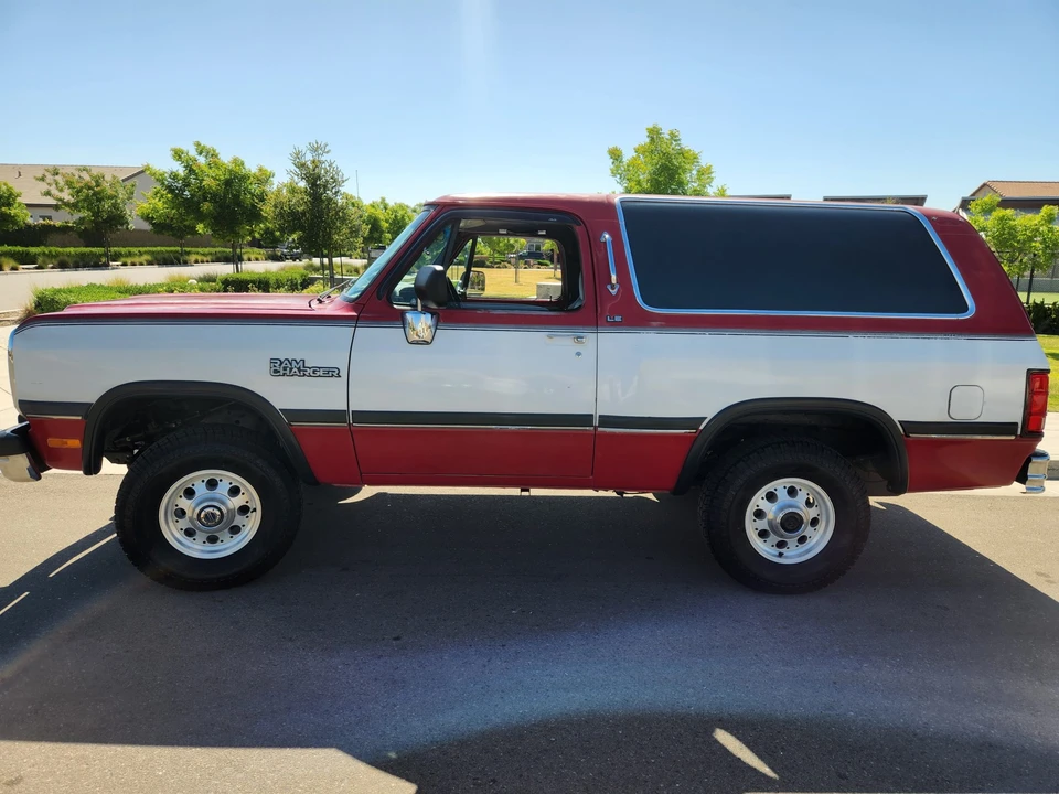 1991 Dodge Ramcharger - Image 8 of 31