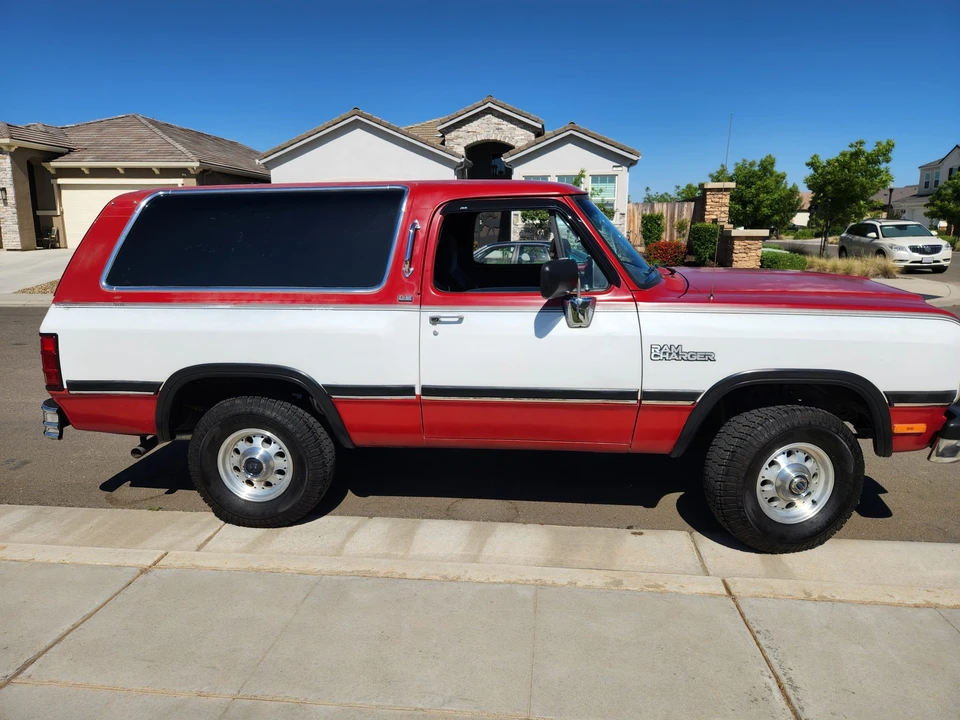 1991 Dodge Ramcharger - Image 12 of 31