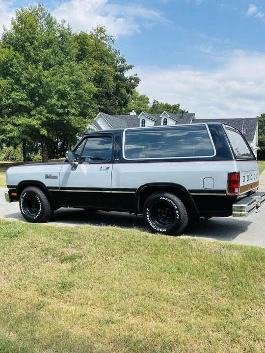 1991 Dodge Ramcharger - Image 9 of 31