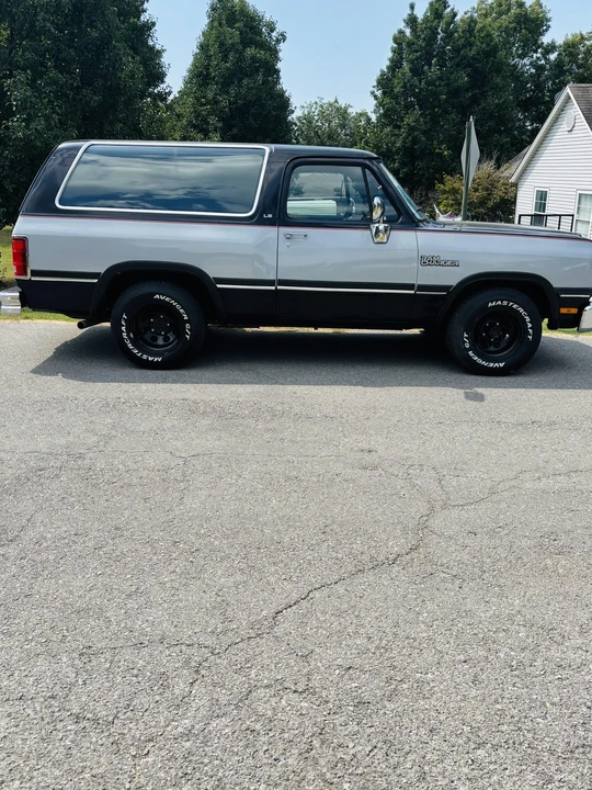 1991 Dodge Ramcharger - Image 12 of 31
