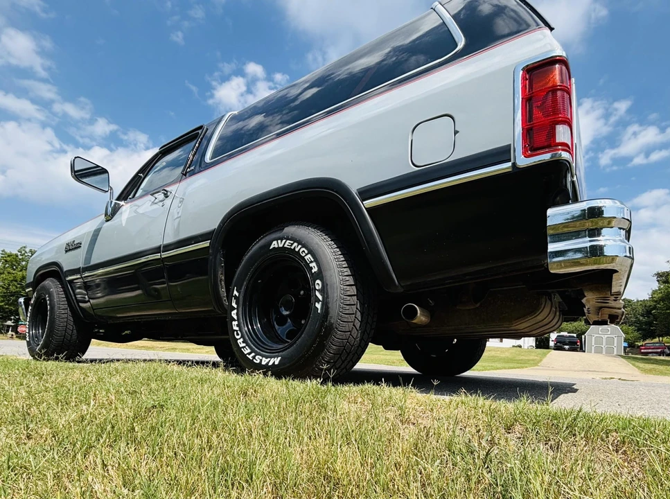 1991 Dodge Ramcharger - Image 8 of 31