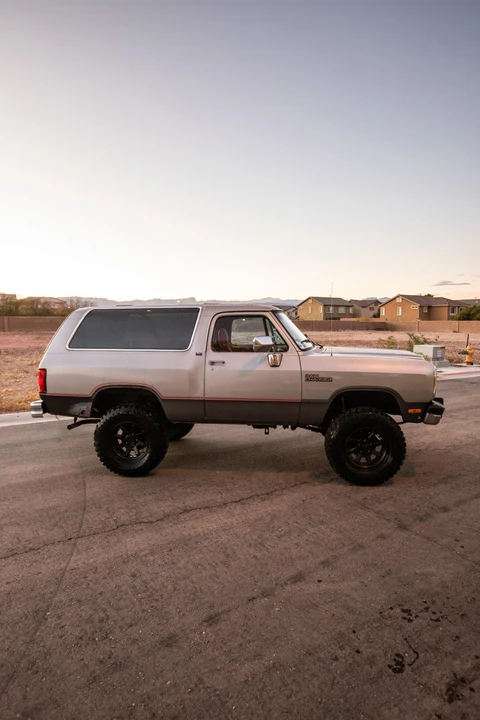 1991 Dodge Ramcharger - Image 5 of 31
