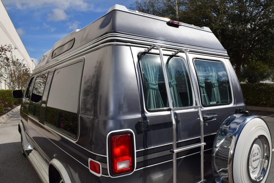1991 Dodge Ram Van - Image 9 of 10