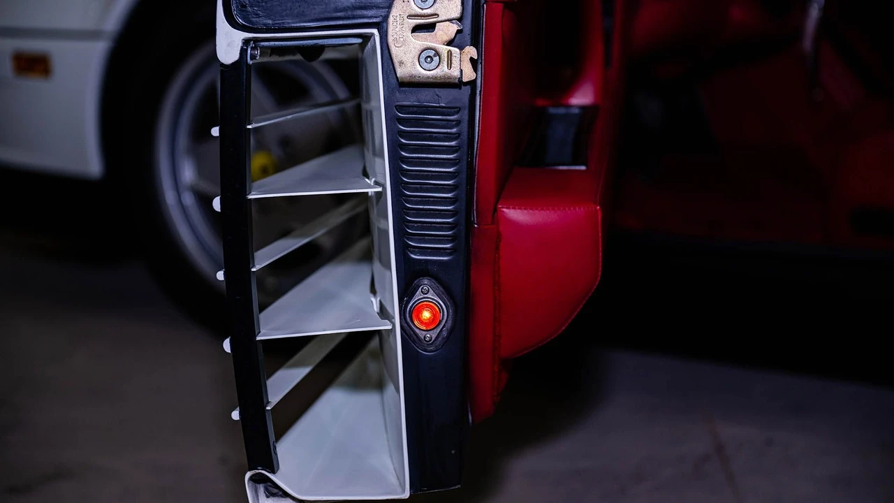 1991 Ferrari Testarossa - Image 21 of 31