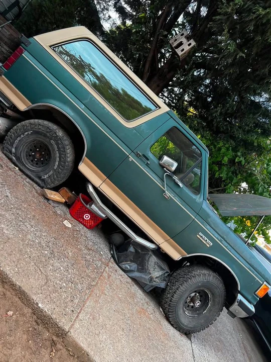 1991 Ford Bronco 4th Gen - Image 2 of 5