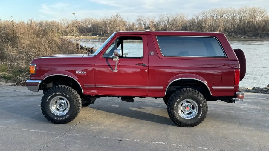 1991 Ford Bronco 4th Gen - Image 2 of 13