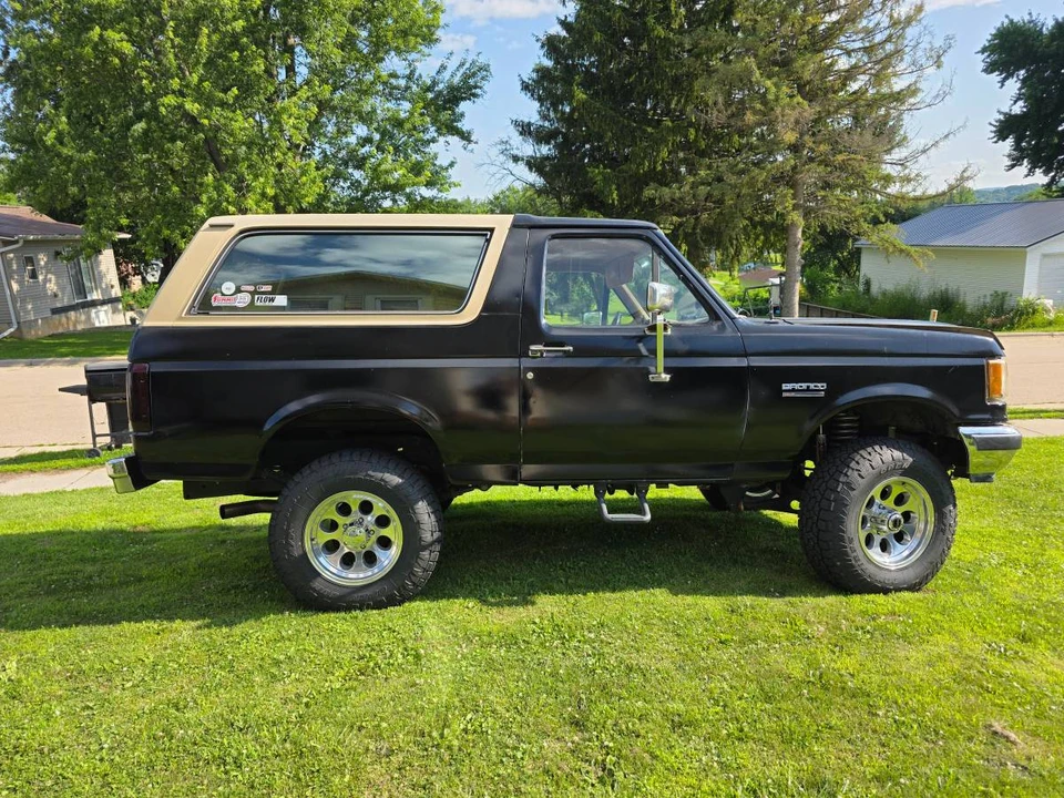 1991 Ford Bronco 4th Gen - Image 2 of 14