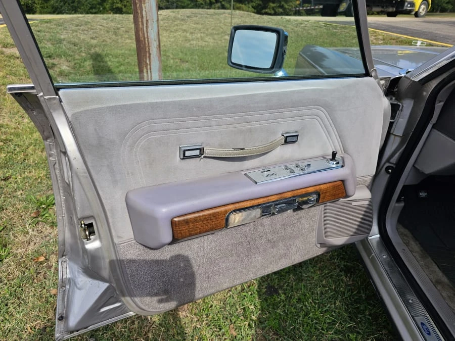 1991 Ford Crown Victoria - Image 10 of 13