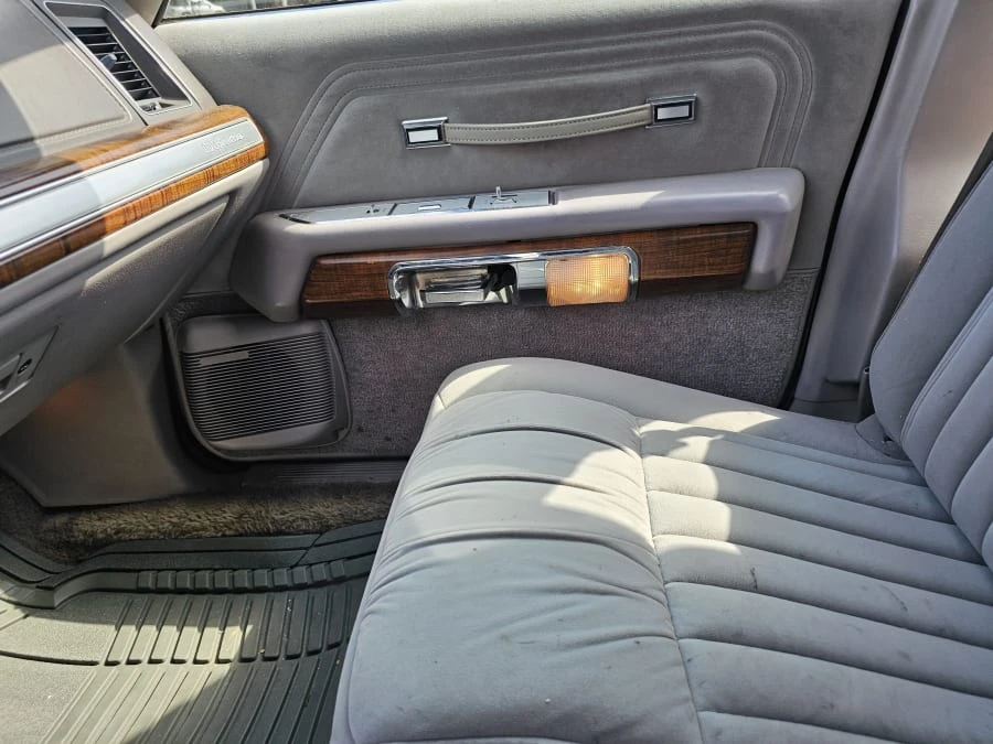 1991 Ford Crown Victoria - Image 8 of 13