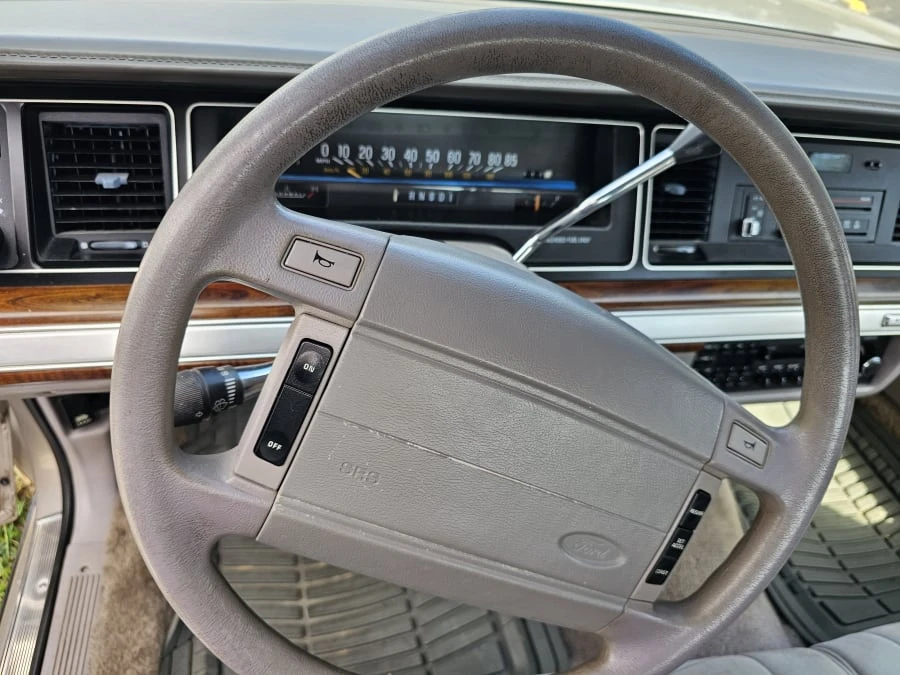 1991 Ford Crown Victoria - Image 9 of 13