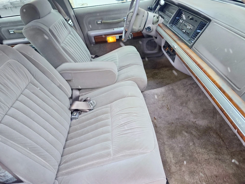 1991 Ford Crown Victoria - Image 10 of 15