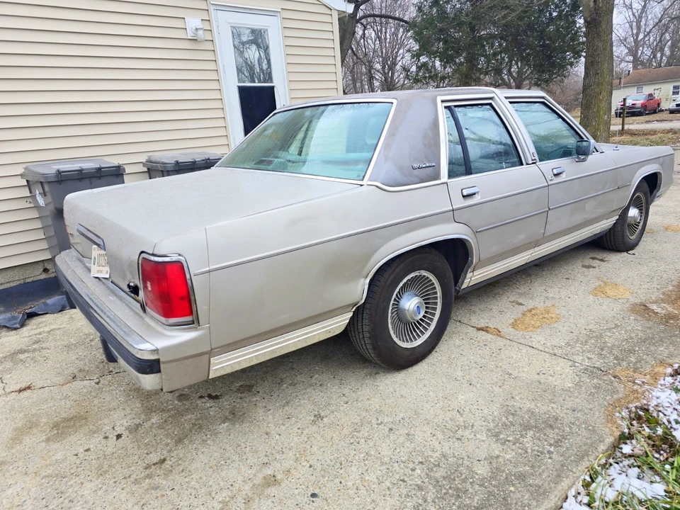 1991 Ford Crown Victoria - Image 2 of 15