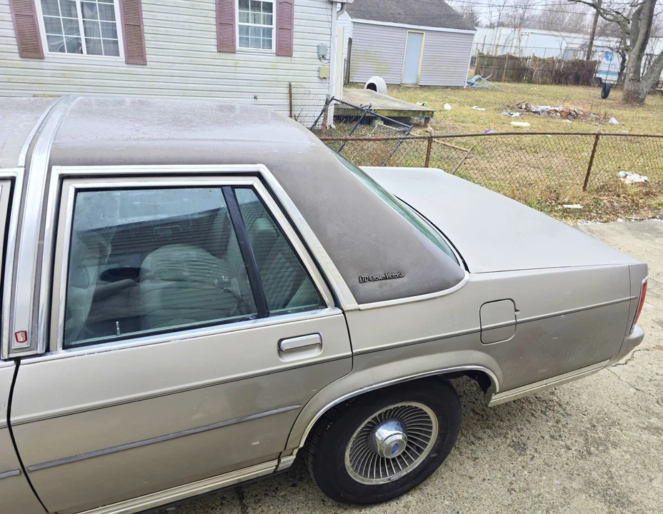1991 Ford Crown Victoria - Image 5 of 15