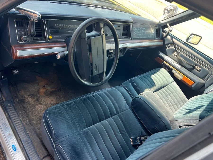 1991 Ford Crown Victoria - Image 27 of 31