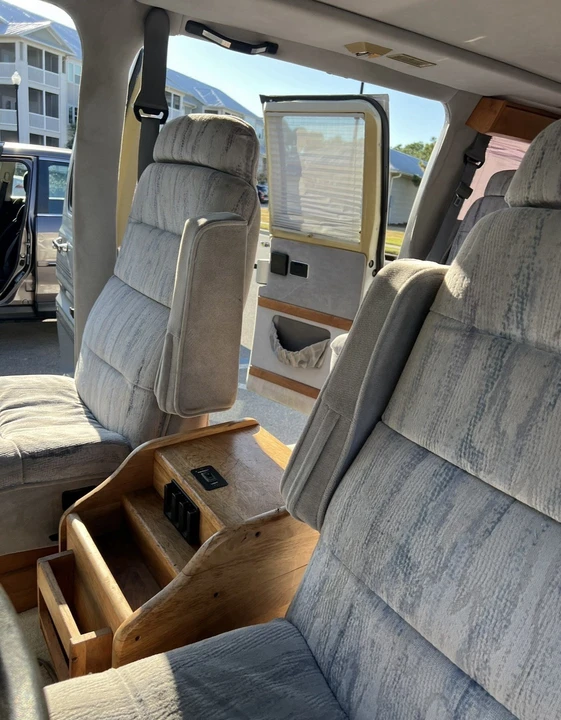 1991 Ford Econoline Van - Image 9 of 21
