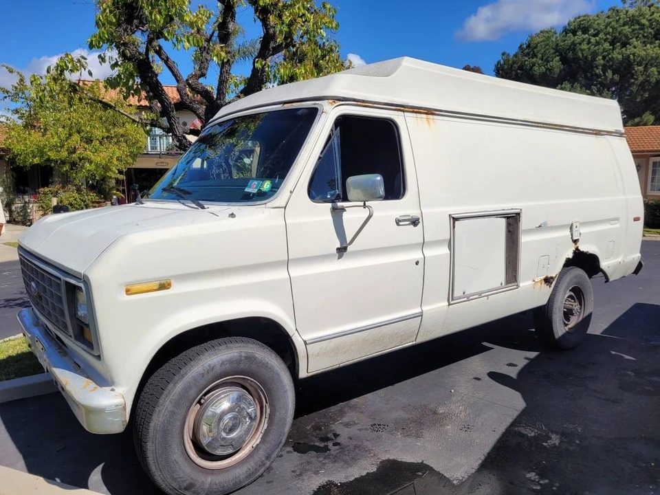 1991 Ford Econoline Van - Image 2 of 15