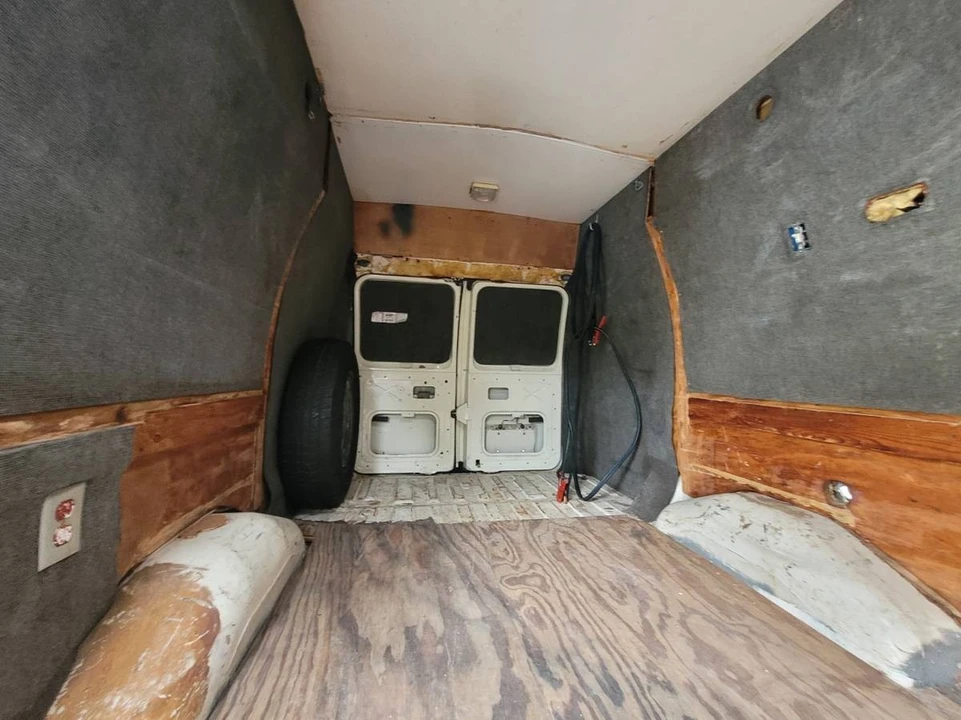 1991 Ford Econoline Van - Image 10 of 15