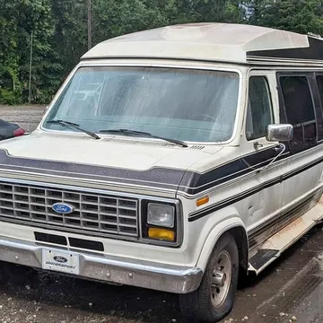 1991 Ford E150 Passenger XLT Van 3D