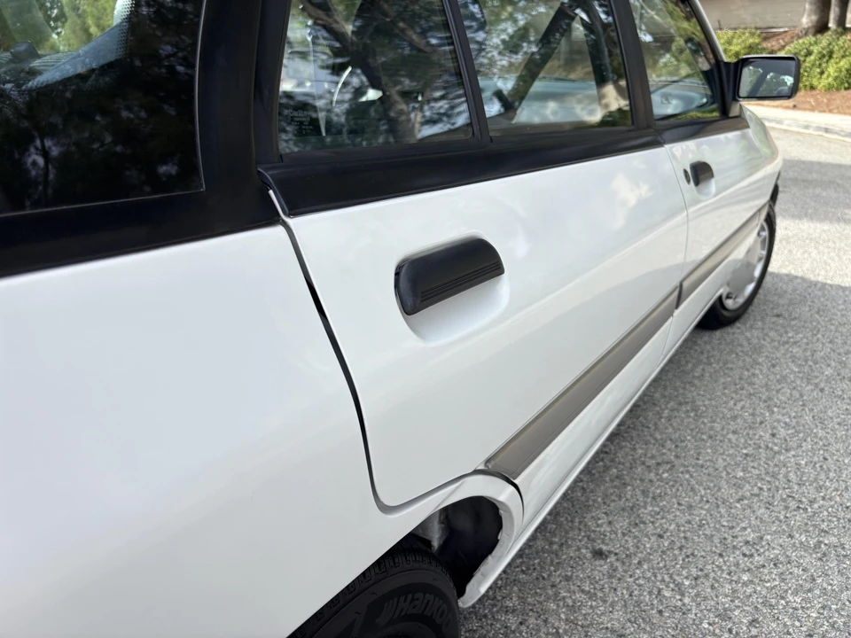 1991 Ford Escort (North America) - Image 17 of 31