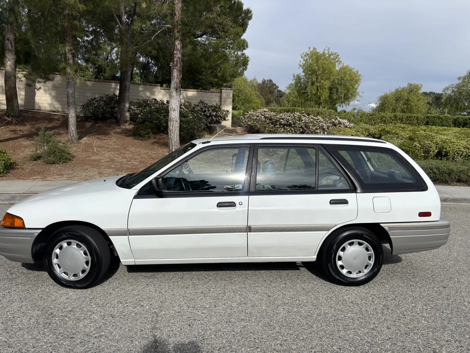 1991 Ford Escort (North America) - Image 5 of 31