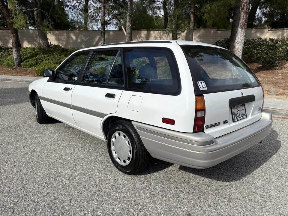 1991 Ford Escort (North America) - Image 6 of 31