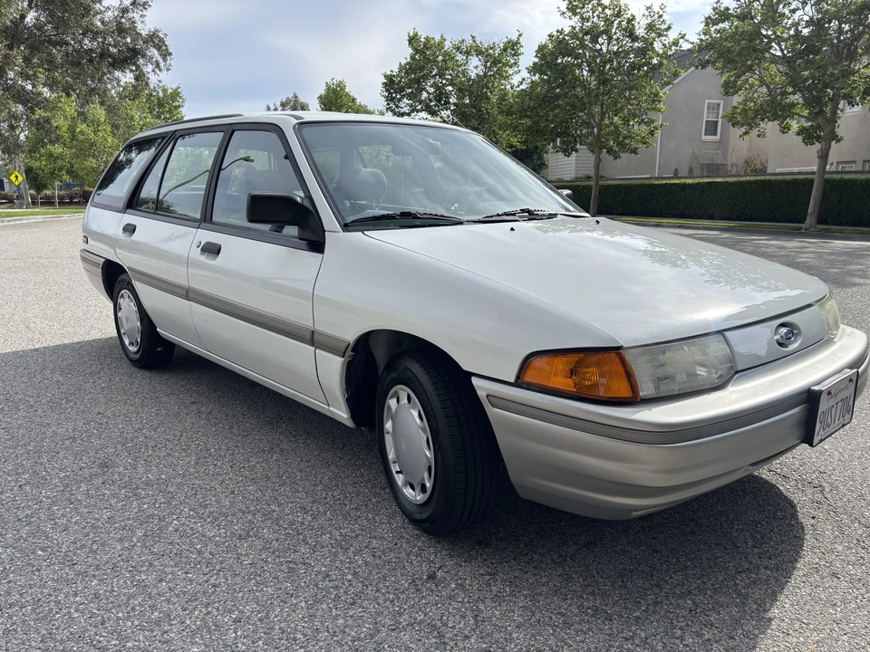 1991 Ford Escort (North America) - Image 2 of 31