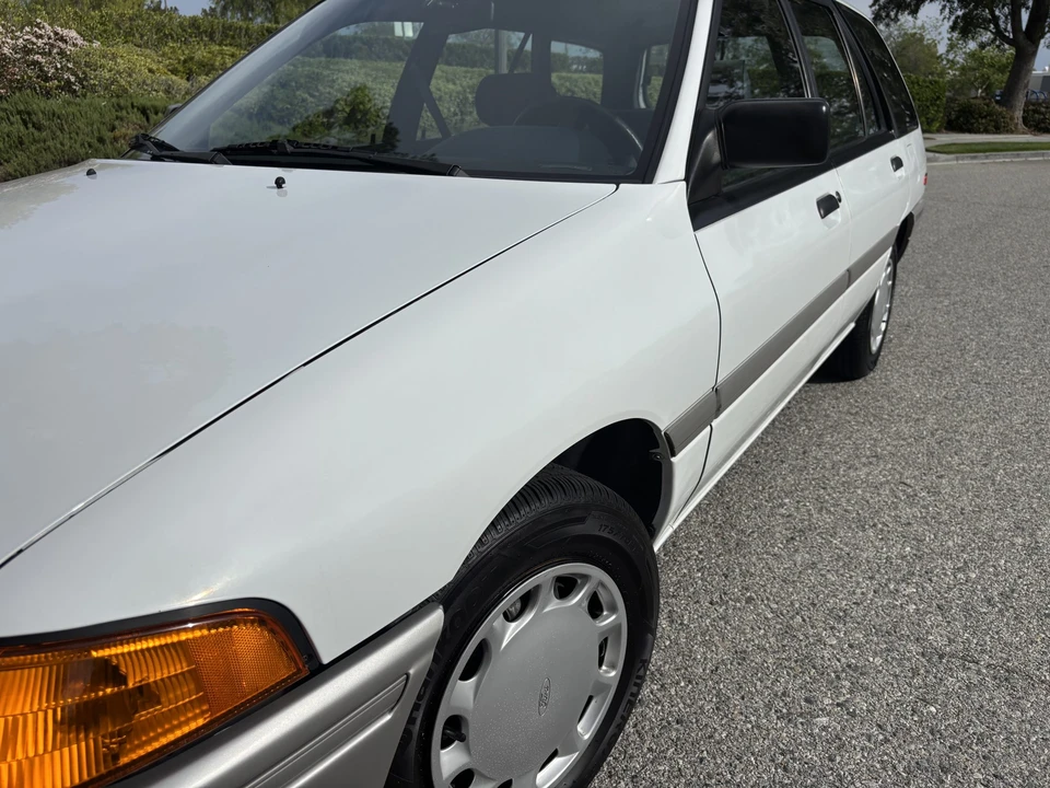 1991 Ford Escort (North America) - Image 10 of 31