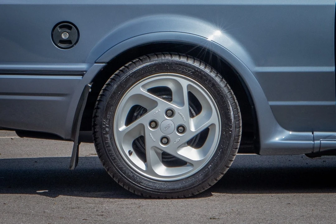 1991 Ford Escort - Image 14 of 30