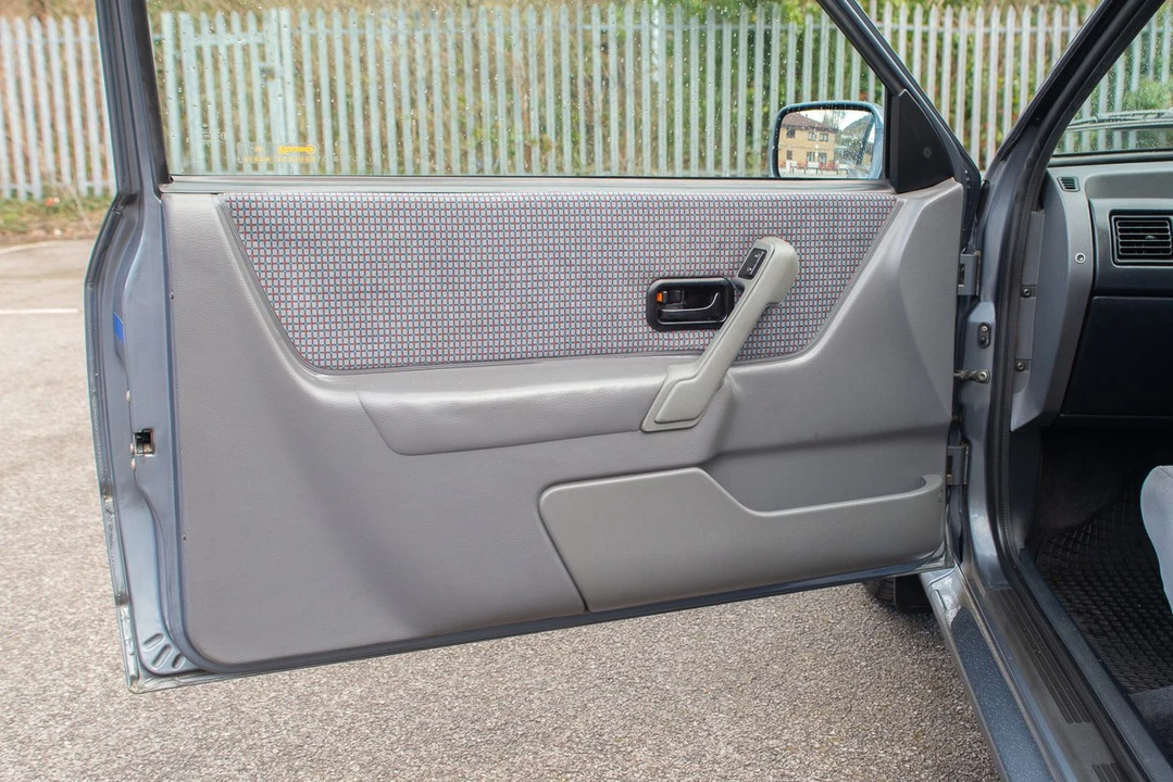 1991 Ford Escort - Image 25 of 30