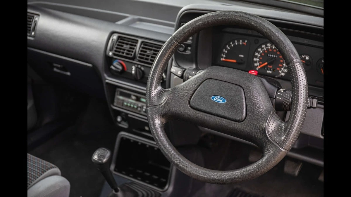 1991 Ford Escort - Image 8 of 30