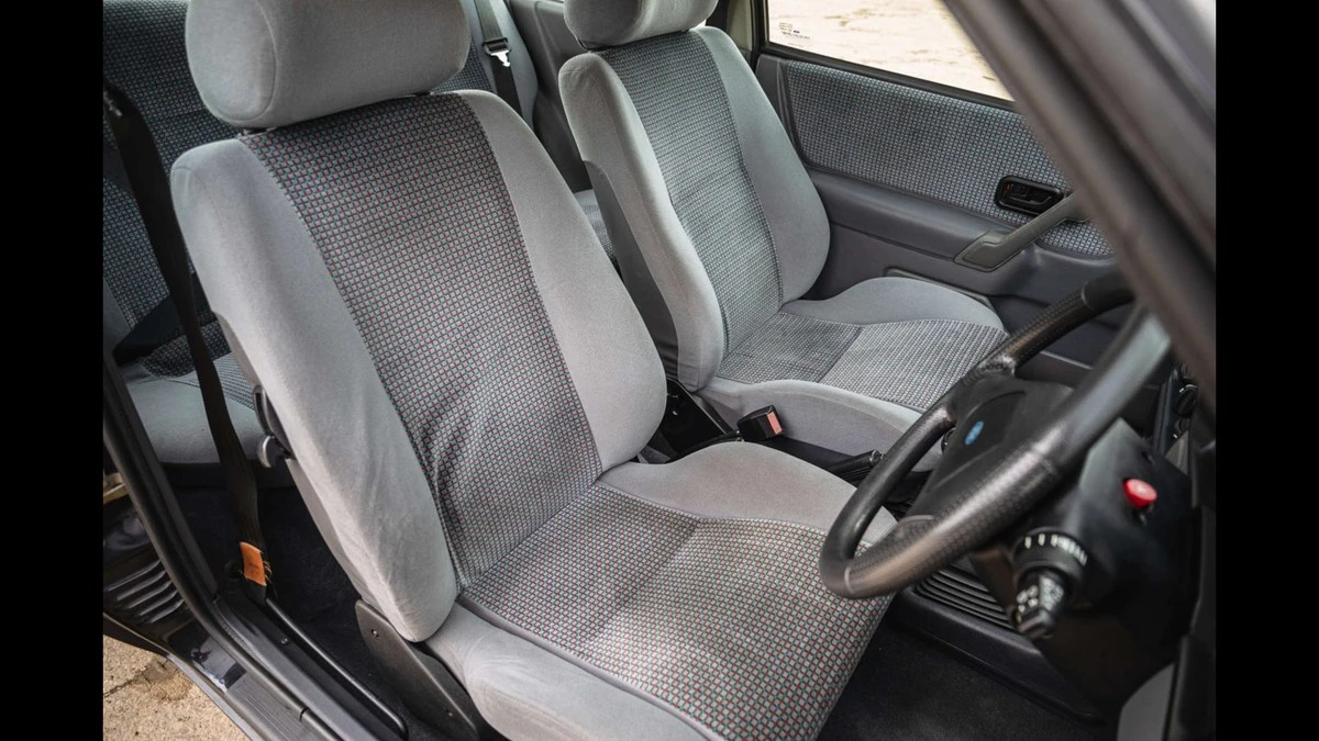 1991 Ford Escort - Image 9 of 30