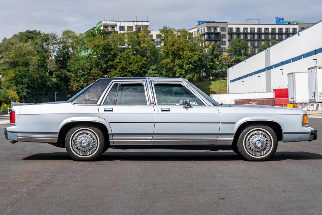 1991 Ford Crown Victoria - Image 3 of 31