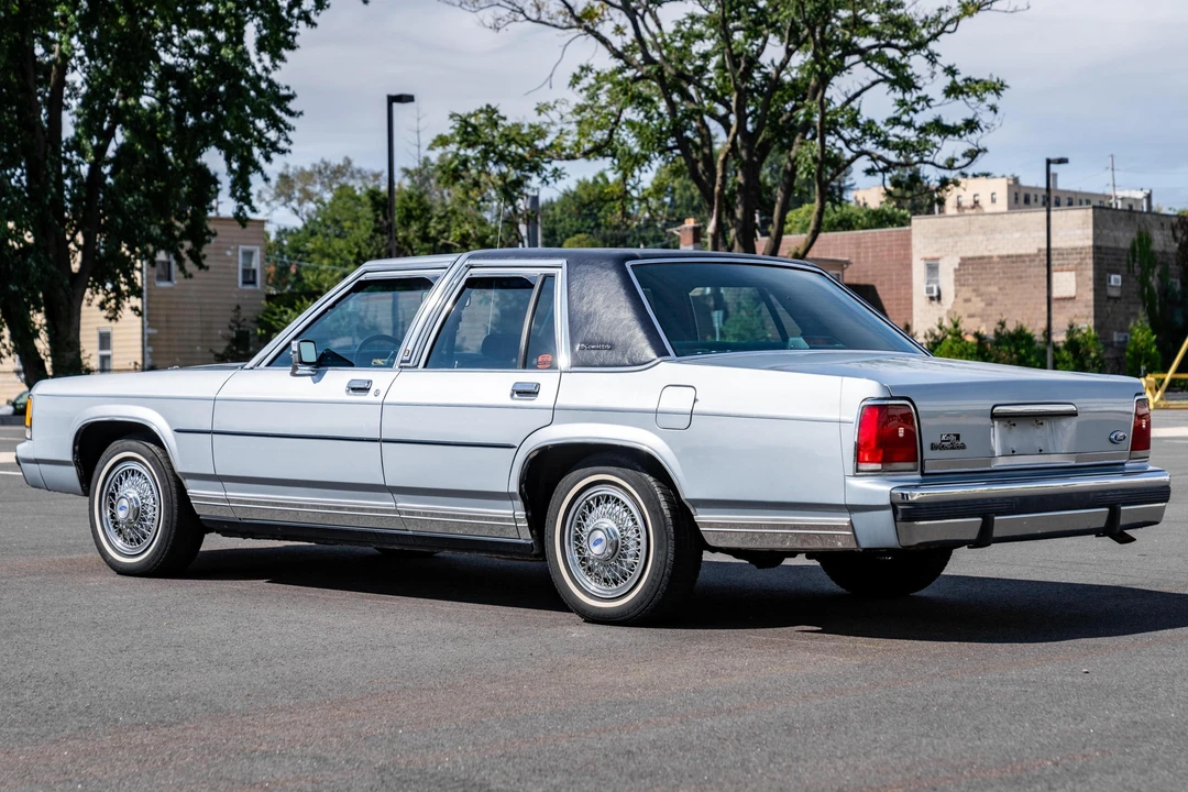 1991 Ford Crown Victoria - Image 5 of 31