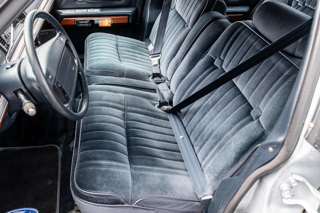 1991 Ford Crown Victoria - Image 27 of 31