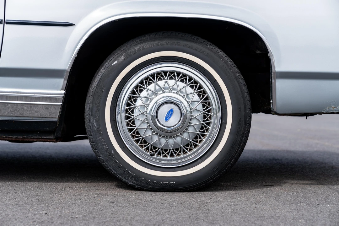 1991 Ford Crown Victoria - Image 25 of 31
