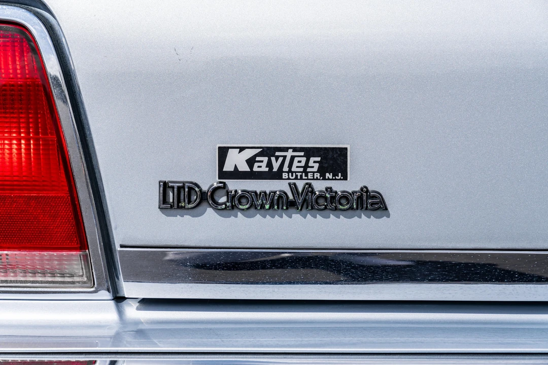 1991 Ford Crown Victoria - Image 16 of 31