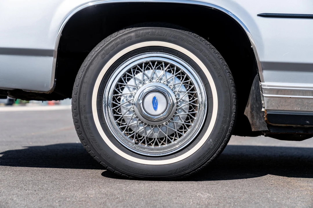 1991 Ford Crown Victoria - Image 22 of 31