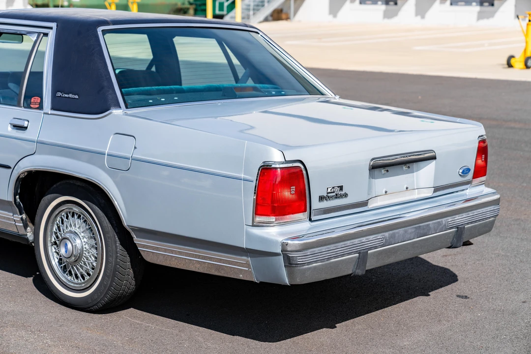 1991 Ford Crown Victoria - Image 15 of 31