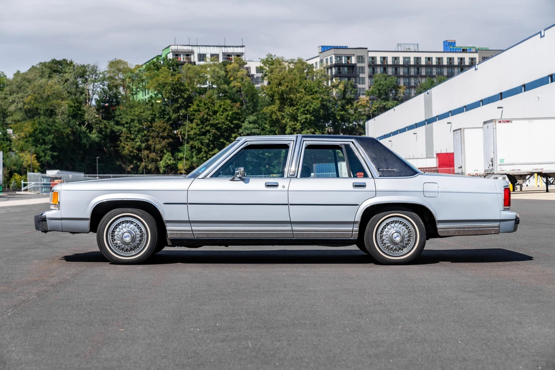 1991 Ford Crown Victoria - Image 6 of 31