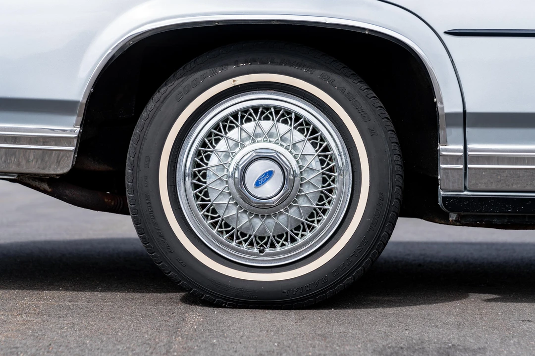 1991 Ford Crown Victoria - Image 24 of 31