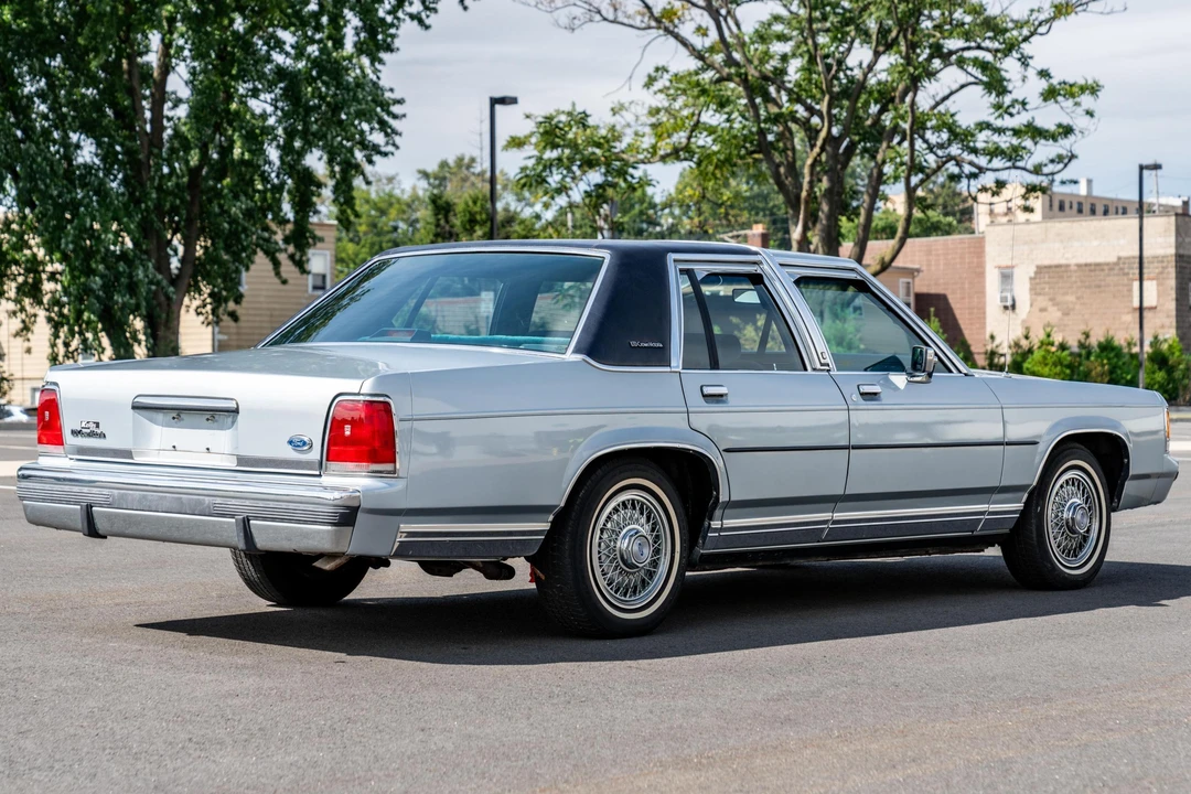 1991 Ford Crown Victoria - Image 4 of 31